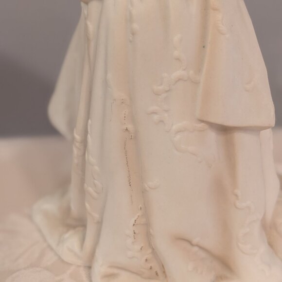 VTG Avon Mrs. Albee Award President’s Club 1995 Victorian Porcelain Figurine 10" - Picture 6 of 7